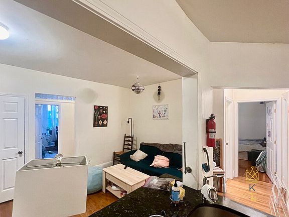 5th image of 62 Egmont St APT 1