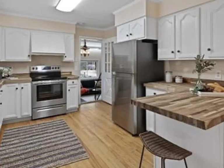 2520 Avalon Cir — Photo 3