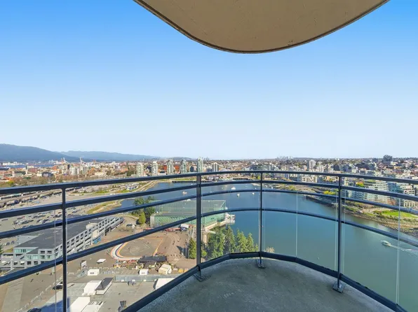 33 Smithe St #3302, Vancouver, BC V6B 0B5