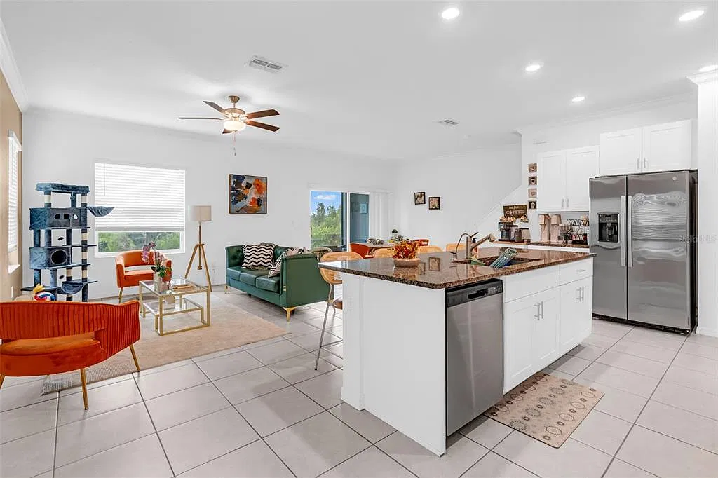 3 bed, 2.5 bath, 1861 sqft, $2,600 — Photo 4