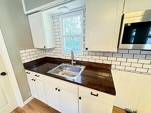 5th image of 205 Woodstock Ln