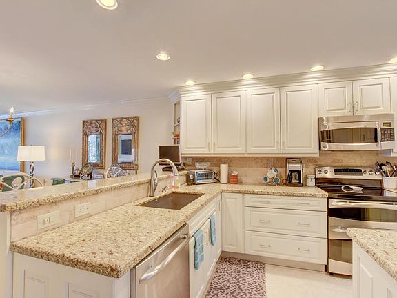 4th image of 80 Venetian Dr APT S101