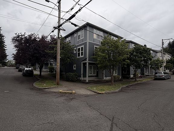4th image of 11911 SE Ash St #10