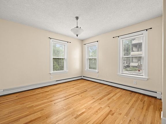 5th image of 28 Myrtle St