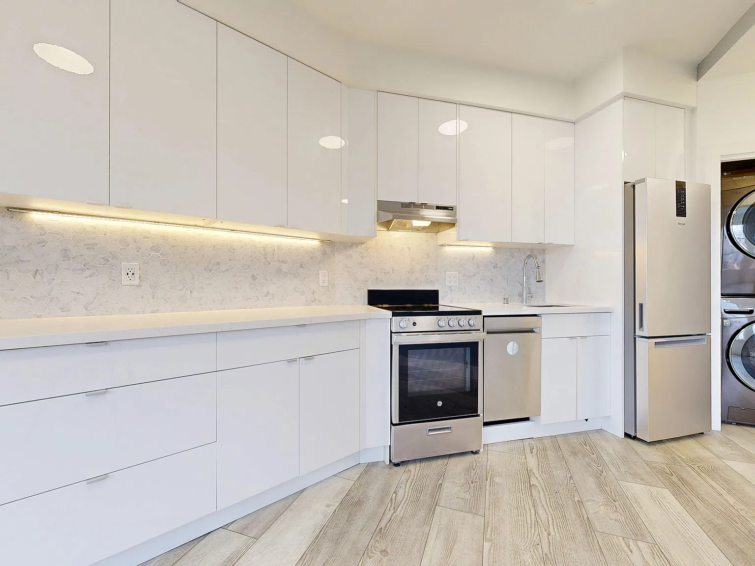 17 Hermann St — Photo 3