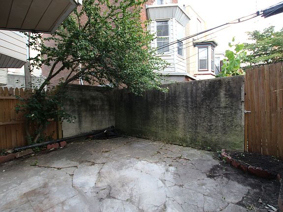 5th image of 821 N 26th St APT 1