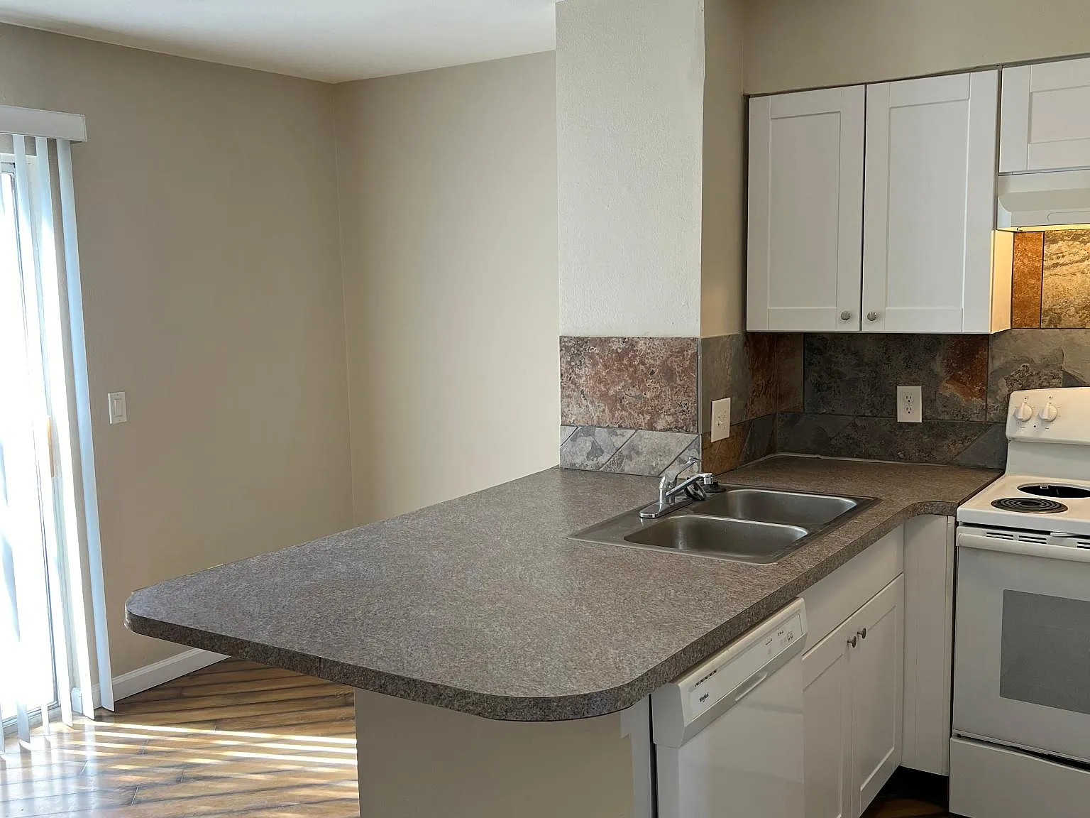 2 bed, 2.5 bath, 1131 sqft, $1,925 — Photo 4