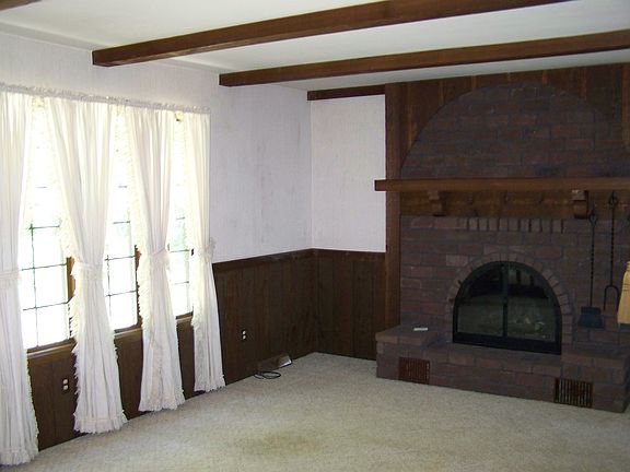 3rd image of 323 Valley Dr