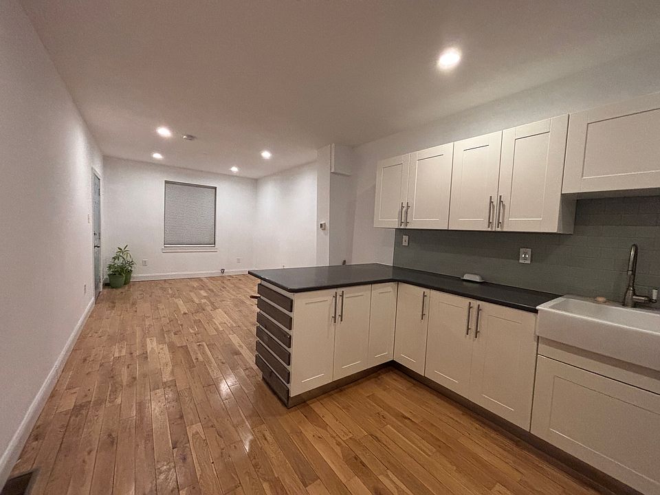 1st image of 1227 N 31st St #1