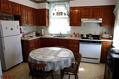 3rd image of 4648 Newport Ave