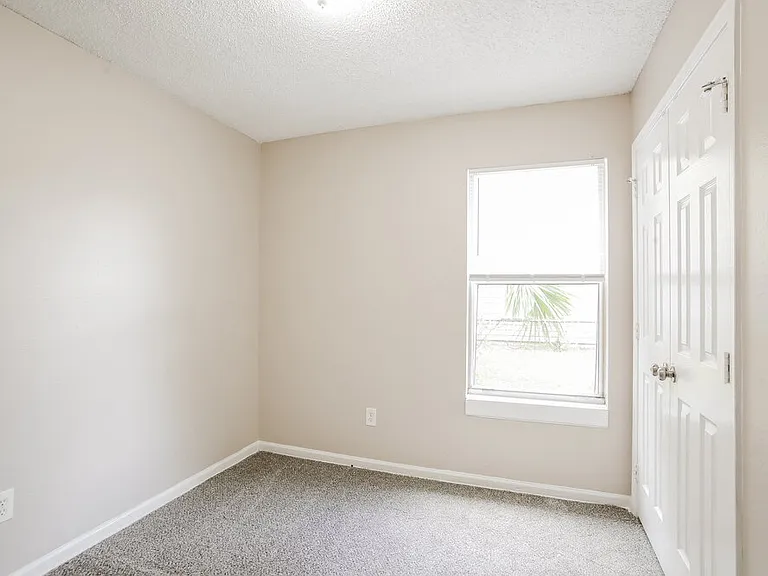 1529 Spearing St — Photo 14