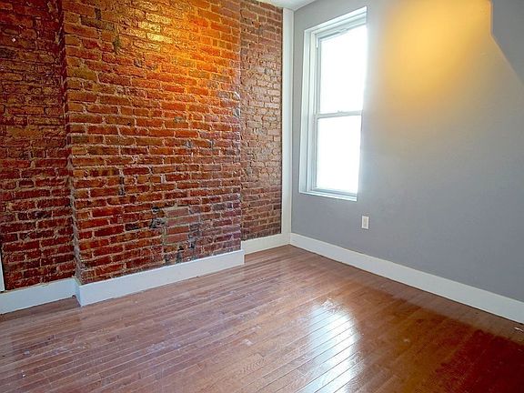 4th image of 864 Hart St #L2