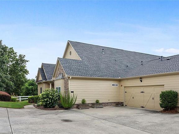 2nd image of 118 Glens Dr