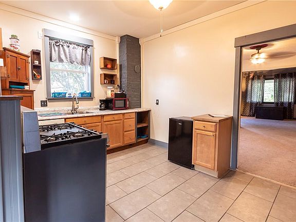 5th image of 504 Robinson St