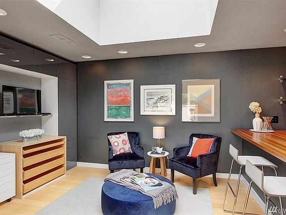 4th image of 14204 NE 2nd Pl #60