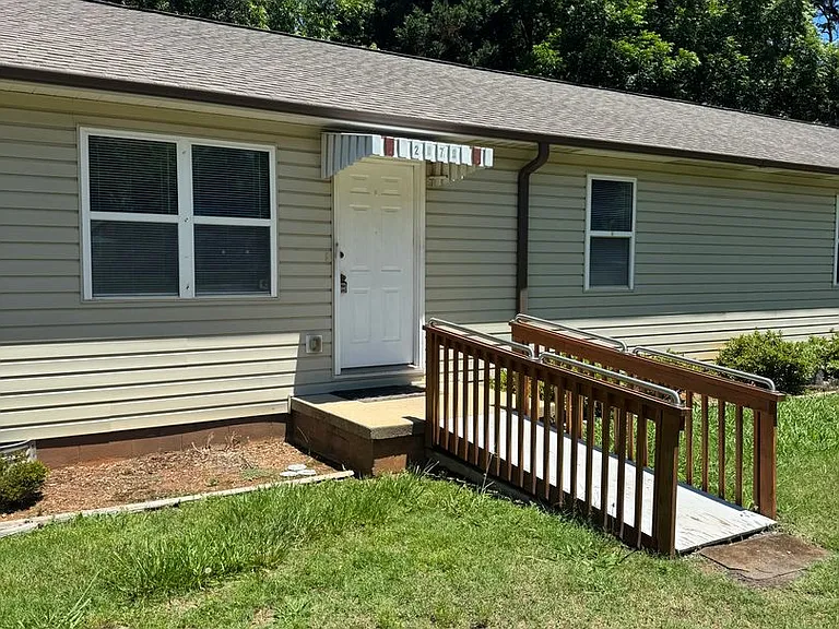 2077 N Whisnant Ave — Photo 9