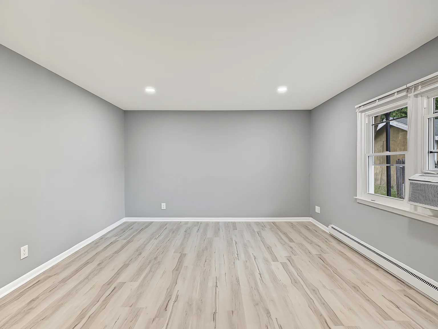 2 bed, 1.5 bath, 919 sqft, $3,100 — Photo 2