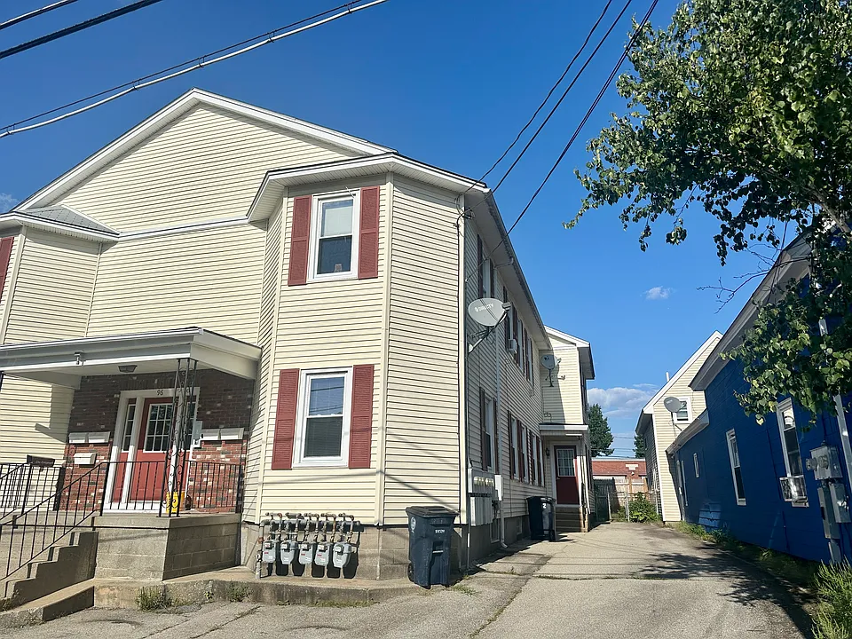 Private driveway with 2 off street parking spaces available