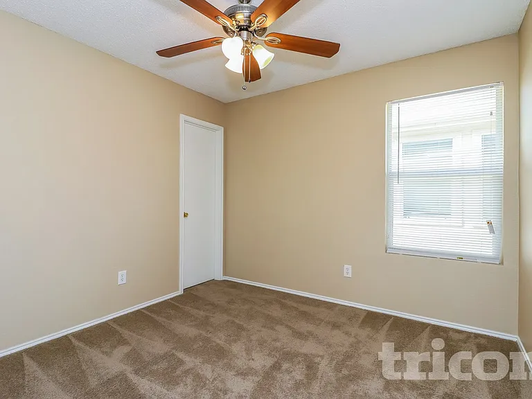 4865 Waterford Dr — Photo 14