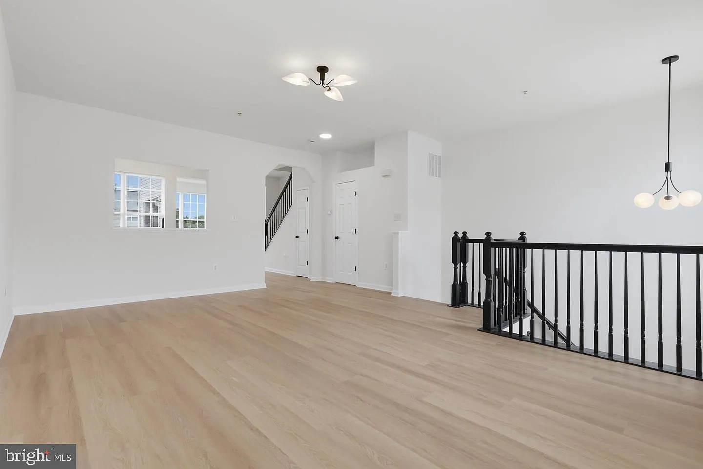 4 bed, 3.5 bath, 2938 sqft, $2,900 — Photo 3