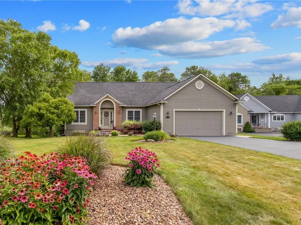 8405 Filaree Cir, Baldwinsville, NY 13027
