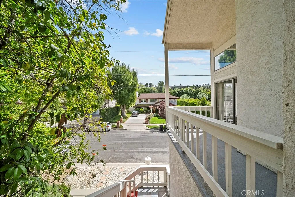 4 bed, 2188 sqft, $4,550 — Photo 3