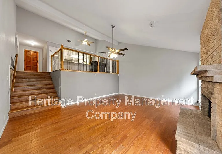 13906 N Hills Village Dr — Photo 11