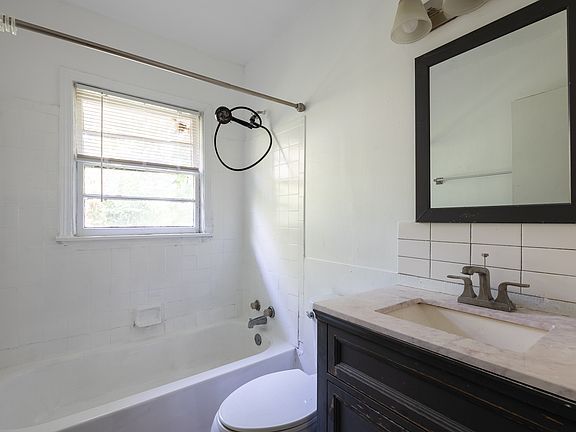 5th image of 1119 Regent St SW #B