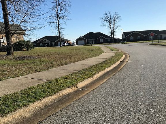 4th image of 3840 Oxford Dr