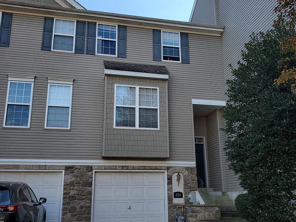 1st image of 434 Fort Hill Cir