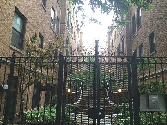3rd image of 640 W Waveland Ave #A2