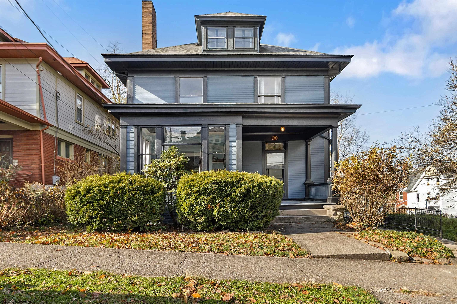 422 Grand St photo 1