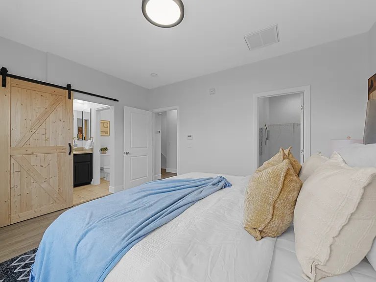 1469 W San Carlos St — Photo 44