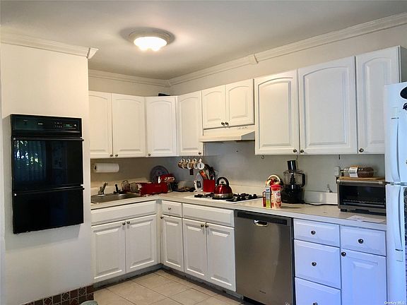 2nd image of 7 Huron St