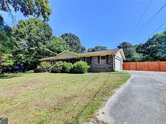 3rd image of 2926 Elizabeth Ln