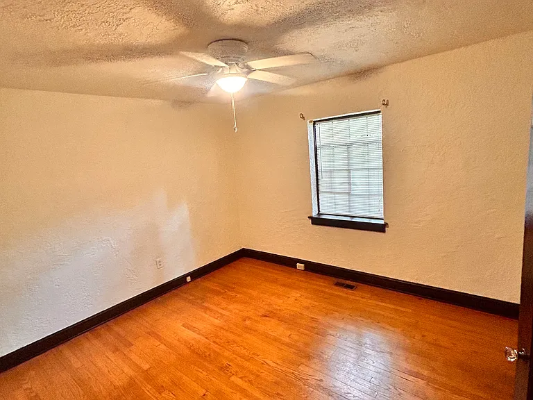533 N Church St — Photo 10