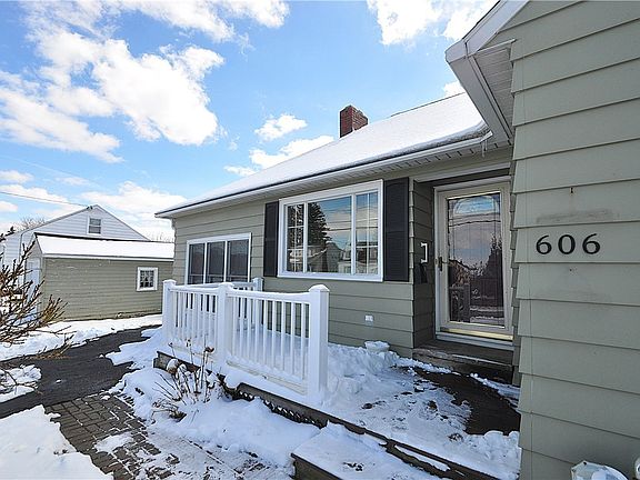 3rd image of 606 Roxford Rd S