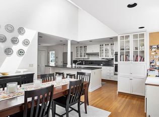 29 Drowne Pkwy, Rumford, RI 02916