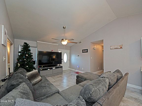 5th image of 108 Grey Fox Lane