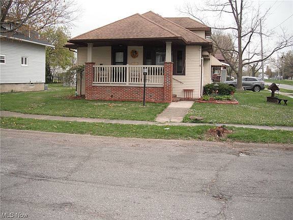 2nd image of 517 W 27th St