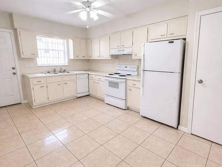 3709 Tyler St — Photo 7