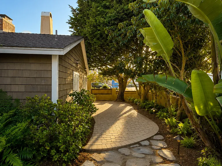 2022 Ernest Ave — Photo 3