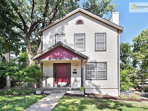Built in 1994, it boasts 3 beds, 2.1 baths and is totally updated.