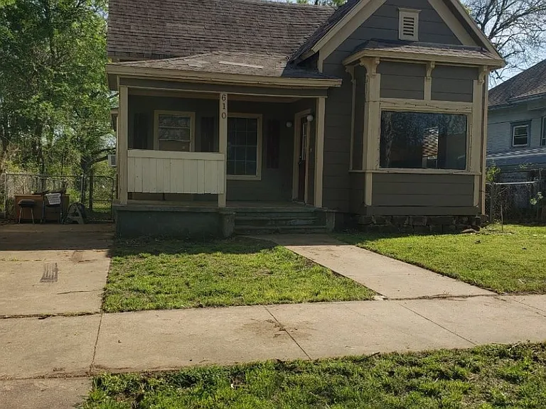 610 W Owings St — Photo 1