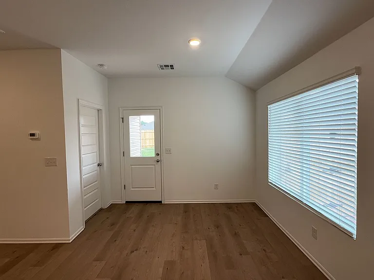 4004 Dutch Ln — Photo 6