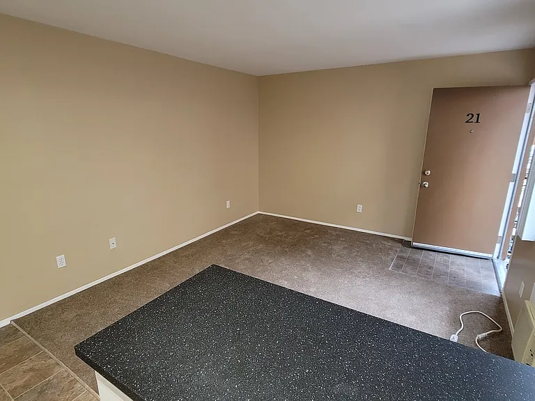 5069 University Ave #21 — Photo 5