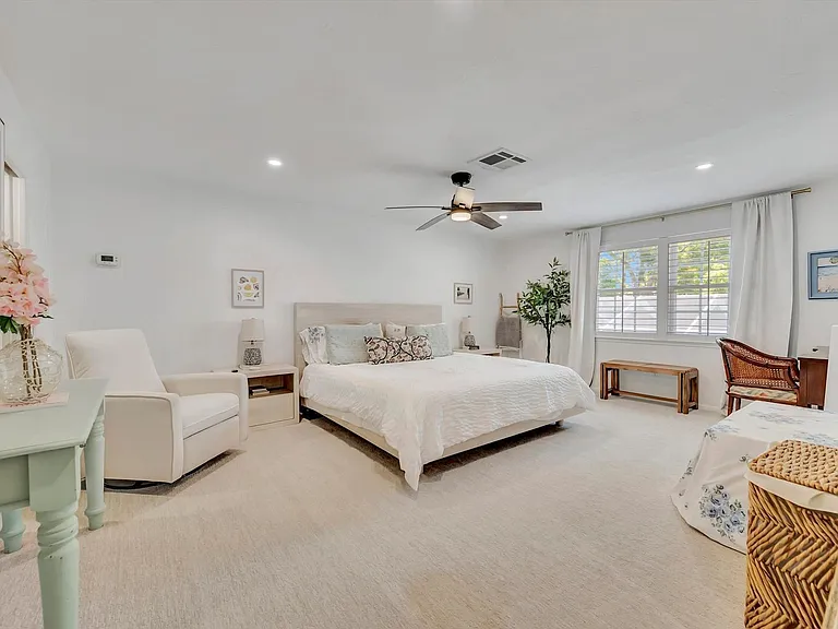 3173 Espanola Dr — Photo 35