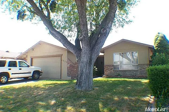 4932 Dingman Cir photo 1