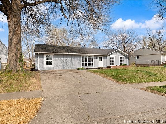 3rd image of 427 Webster Boulevard