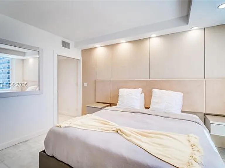 2301 Collins Avenue Cu #439 — Photo 7